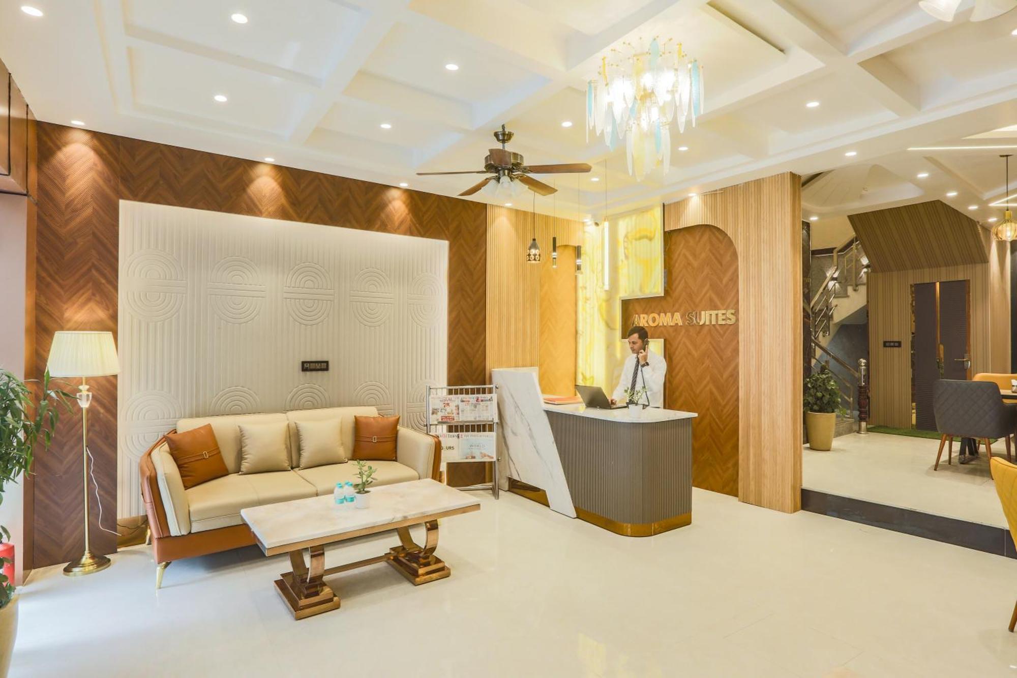 Aroma Plaza Delhi Airport 4*