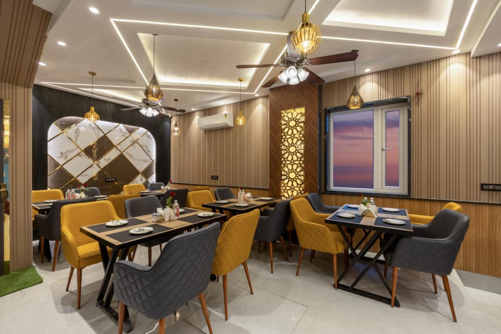 Hotel Aroma Plaza Delhi Airport 4*