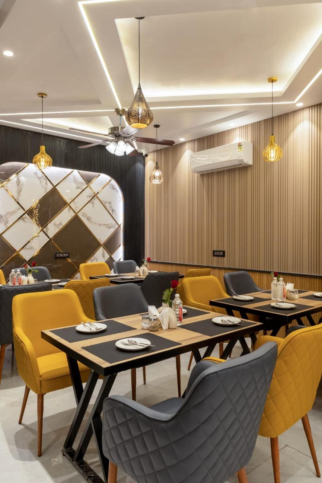 Hotel Aroma Plaza Delhi Airport