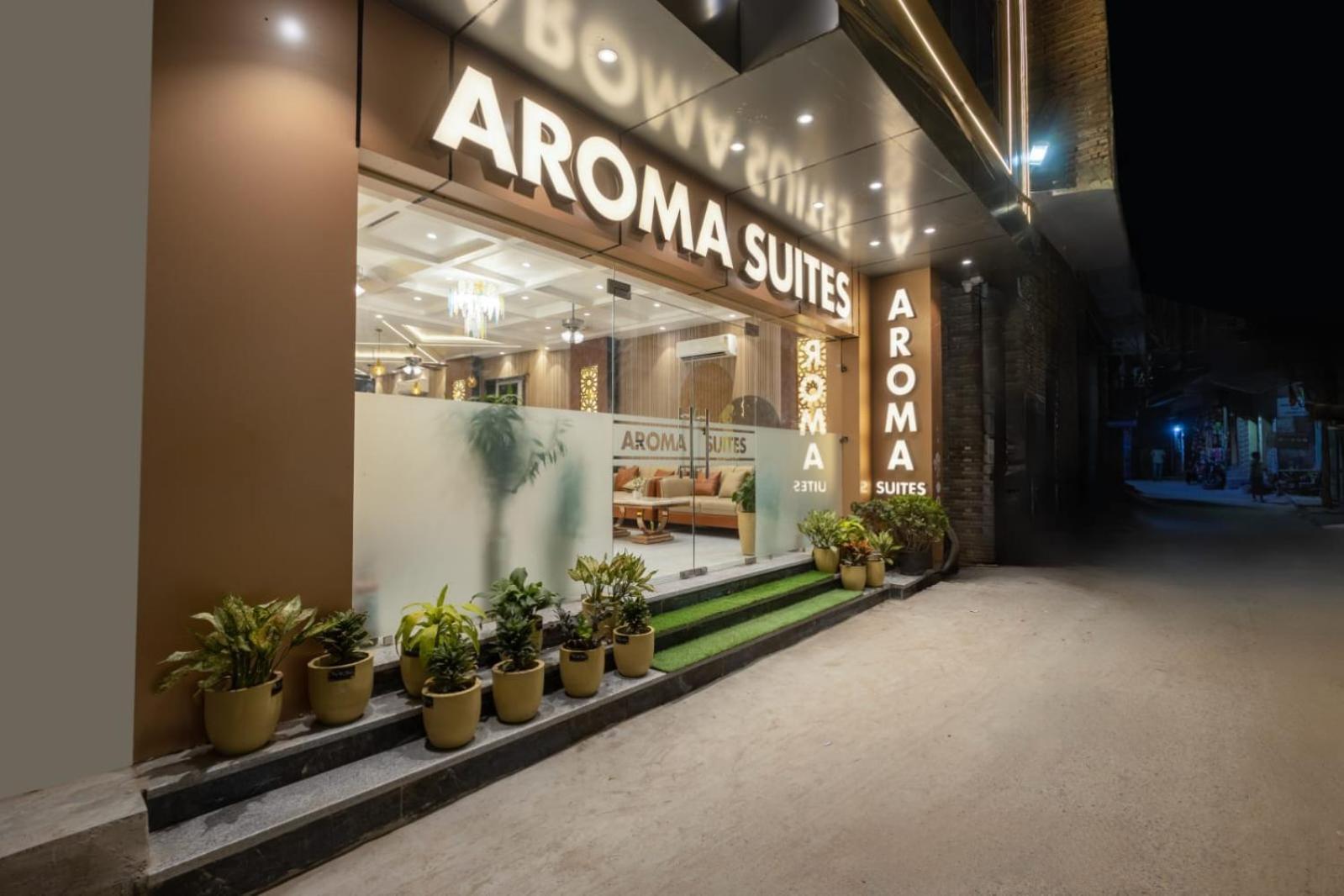 Aroma Plaza Delhi Airport Hotel 4*